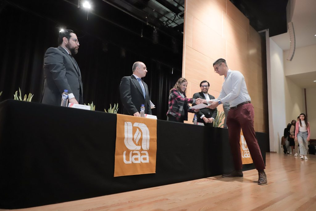 Alumnos del Campus Sur de la UAA sobresalen por su desempeño académico