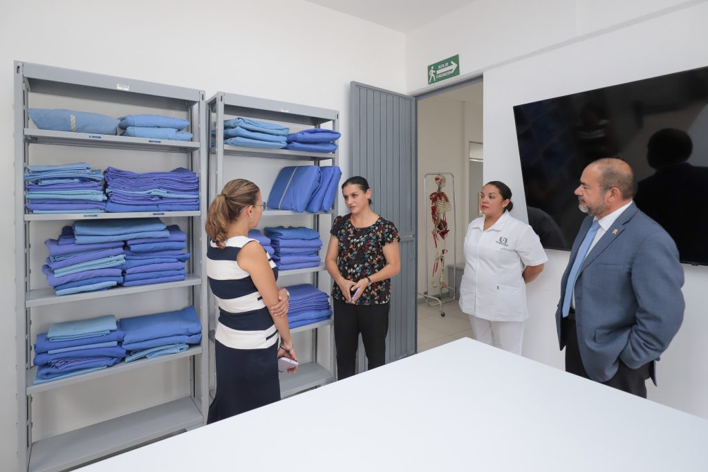 Visita rectora de la UAA espacios del Centro de Ciencias de la Salud