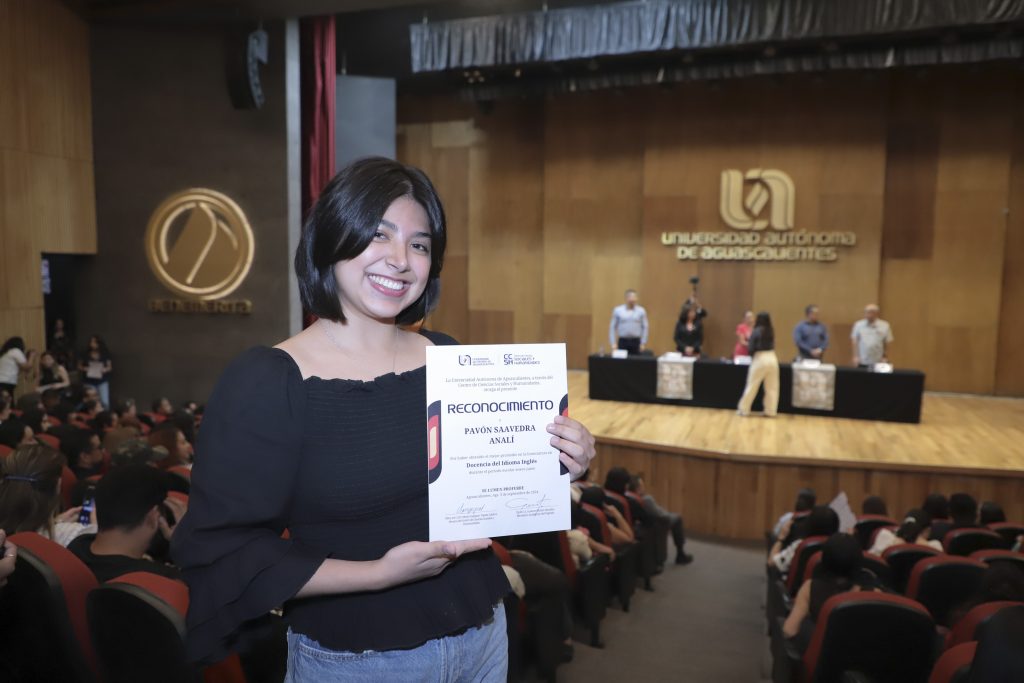 107 estudiantes de la UAA recibieron reconocimiento por su excelencia académica