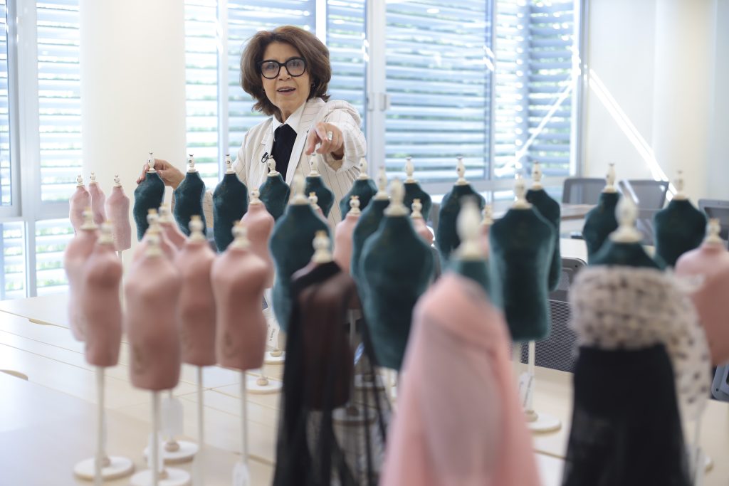 Docente de la UAA crea moldes a escala para trabajar distintas morfologías femeninas dentro del diseño de modas