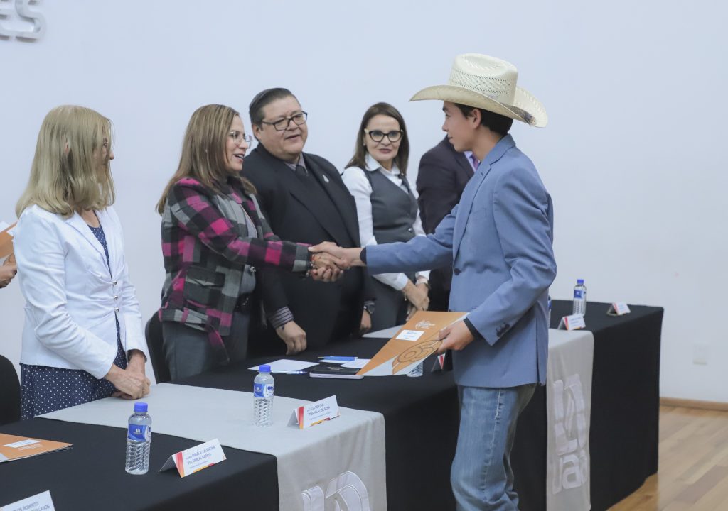 El futuro de México está en manos de una nueva generación de jóvenes comprometidos con su país: rectora de la UAA