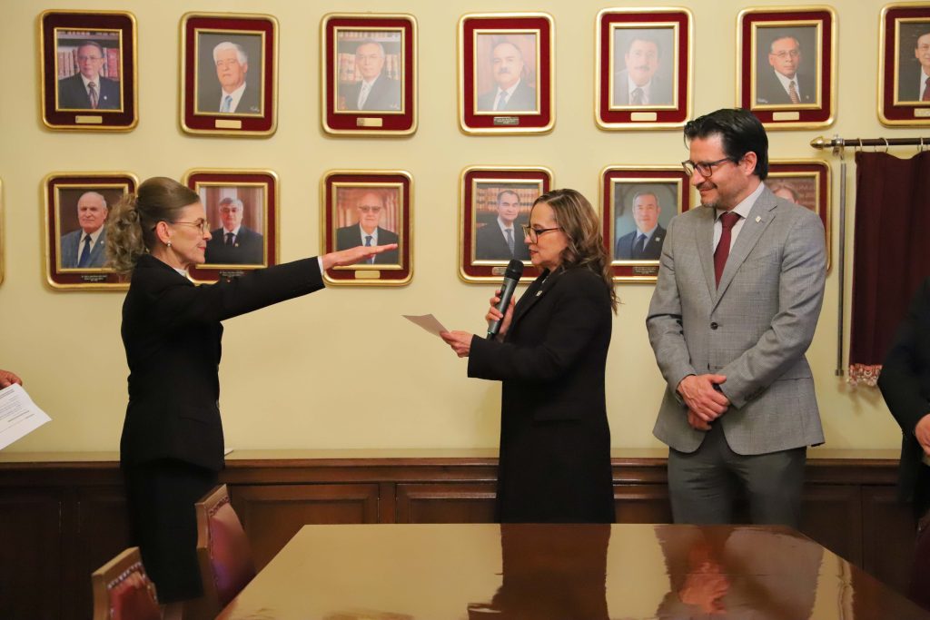 La Ing. Lilia Bertha Trespalacios Sosa rinde protesta como presidenta de la H. Junta de Gobierno de la UAA