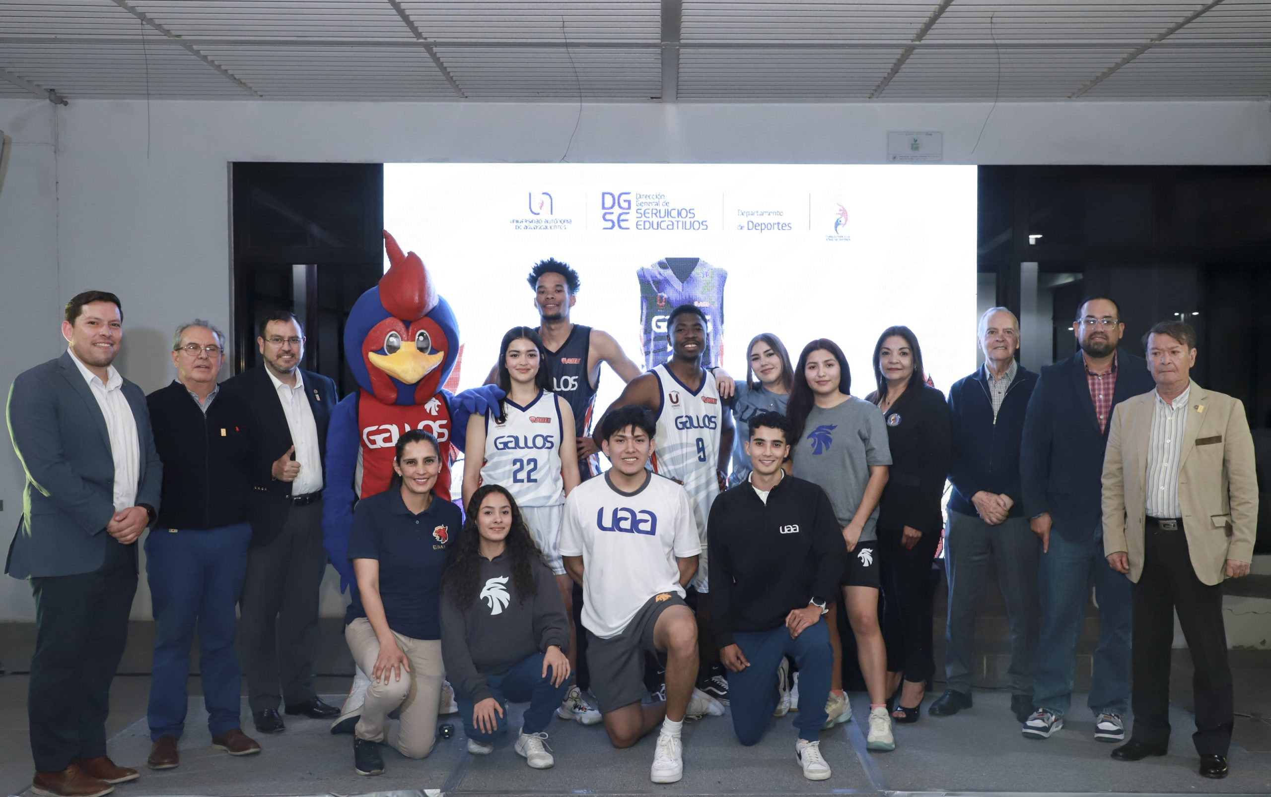 UAA celebra su compromiso con el deporte y la identidad universitaria con la nueva Línea Deportiva Gallos UAA