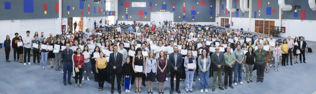 UAA celebra la colaboración entre estudiantes y docentes en la formación de profesionistas